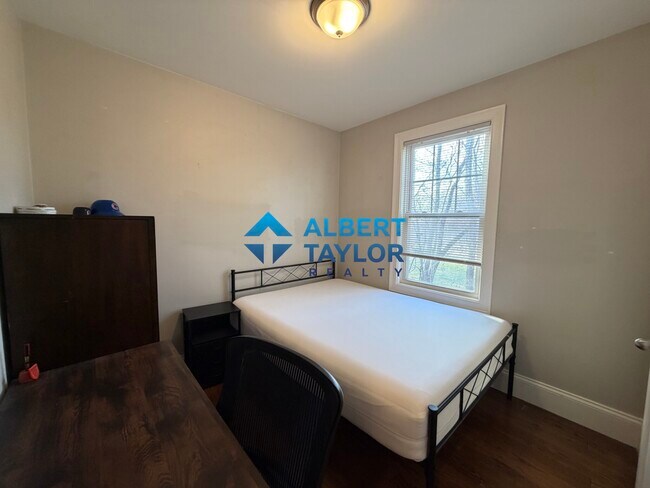 Foto del edificio - 275 Parker Hill Ave