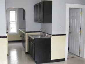 Building Photo - 2 Sturgis St