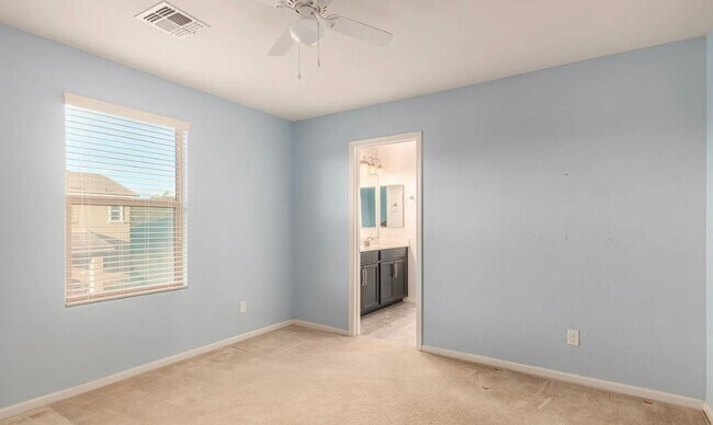 Building Photo - 15238 W Bloomfield Rd