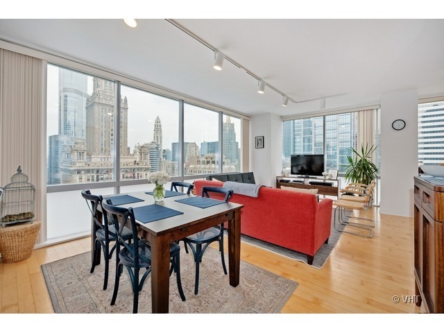 Building Photo - 8 E Randolph St