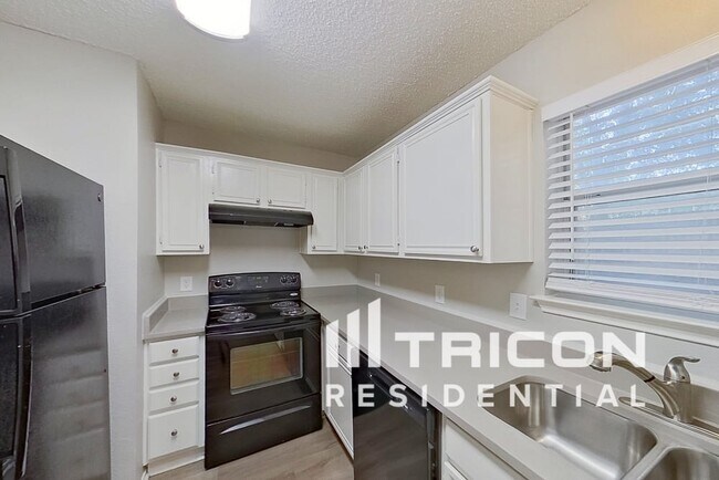 Building Photo - 404 Moss Hill Dr