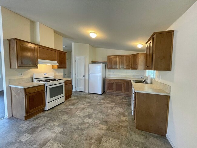 Building Photo - 3 Bedroom Mobile Home for rent!