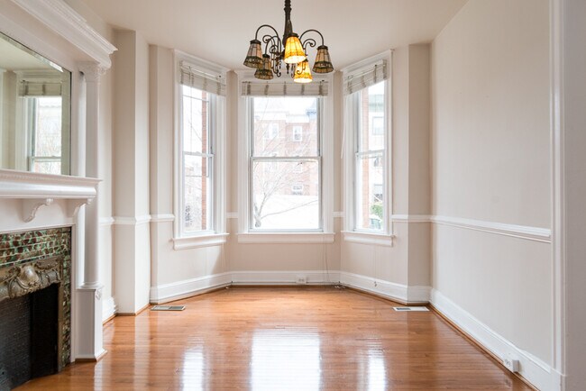 Foto del edificio - 2912 13th St NW