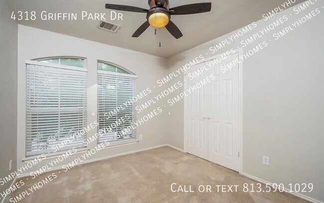 Foto del edificio - 4318 Griffin Park Dr
