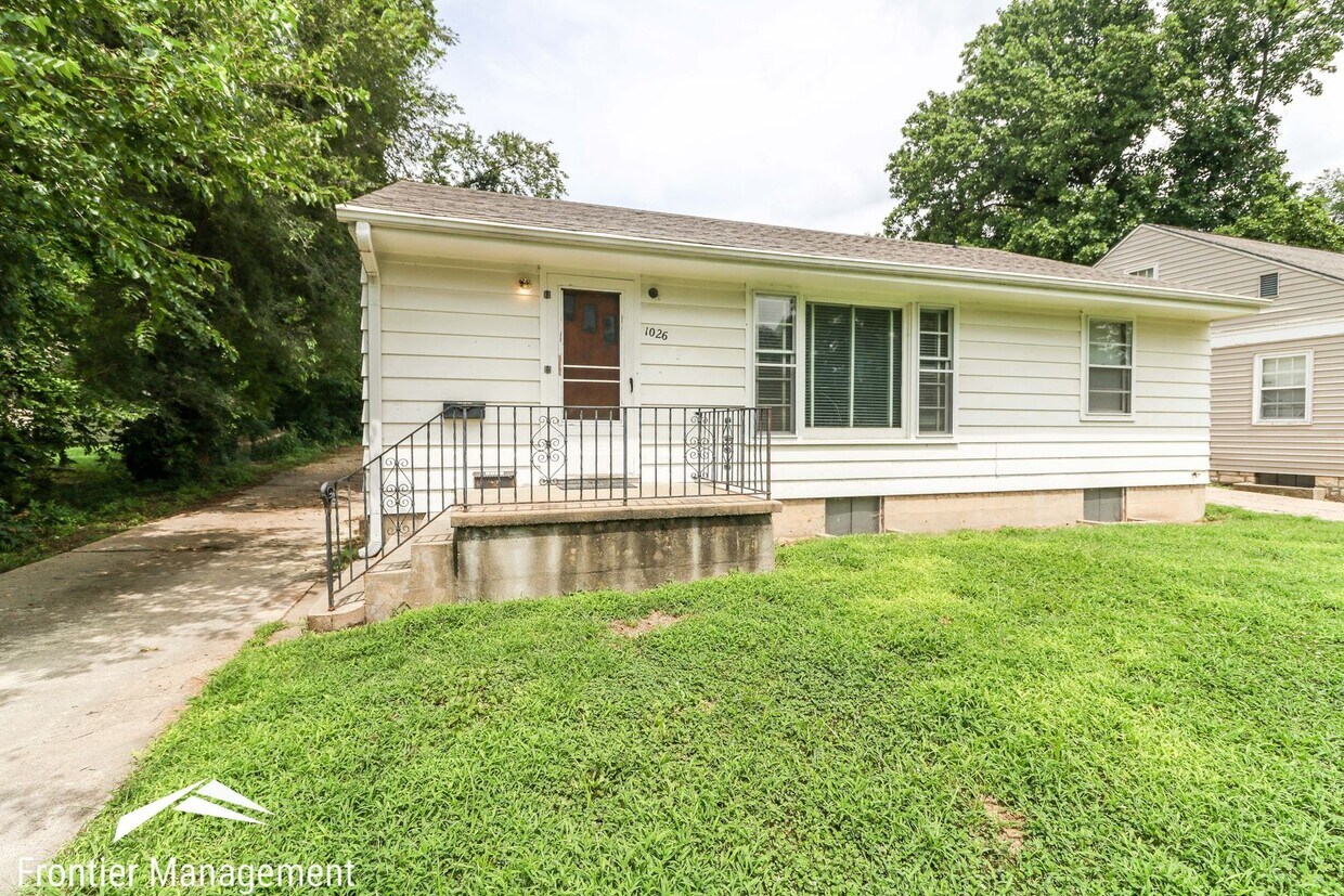 Primary Photo - 1026 Ratone St