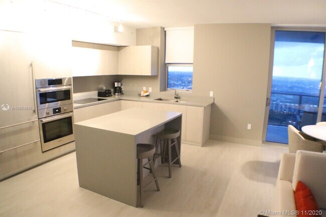 Building Photo - 4010 S Ocean Dr
