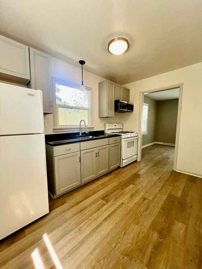 Building Photo - Two Bedroom Home in Kalamazoo