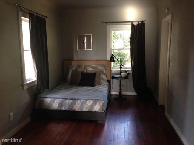 Building Photo - 1 br, 1.5 bath House - 10318 Silverton Ave