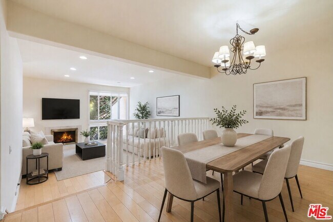 Foto del edificio - 17241 Palisades Cir
