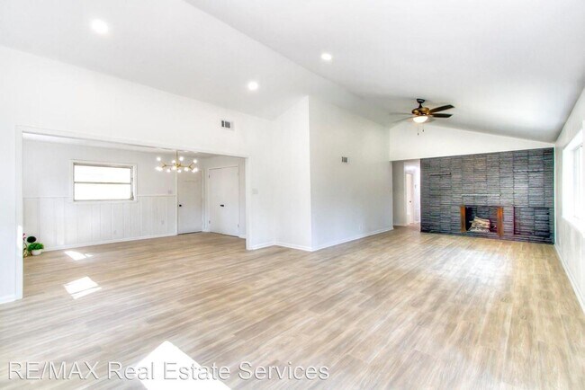 Building Photo - 3 br, 2 bath House - 823 Francais Dr