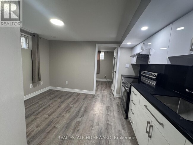 Building Photo - 20 Robinson Ave