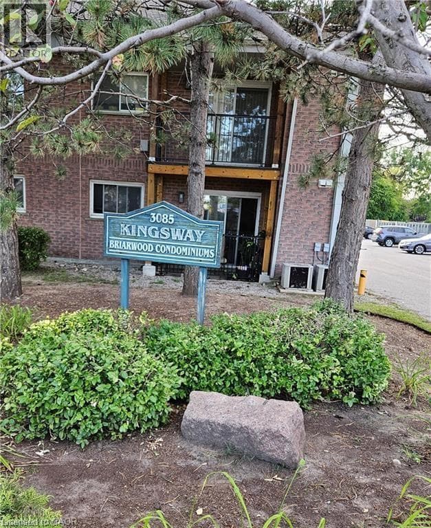Building Photo - 3085 Kingsway Dr
