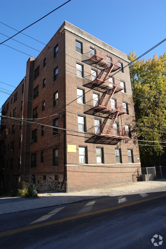 163 Radford Street Yonkers, NY - 163 Radford St