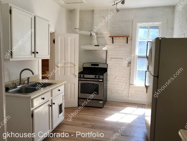Building Photo - 3 br, 1 bath House - 1714 Walnut Street