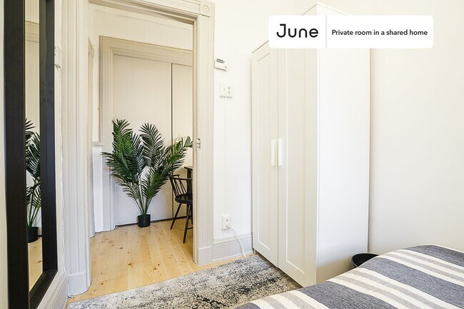 Foto del edificio - Room in Shared 5 bed/1 bath home in Hell's Kitchen