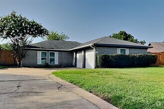 Building Photo - 5351 King Richard Dr