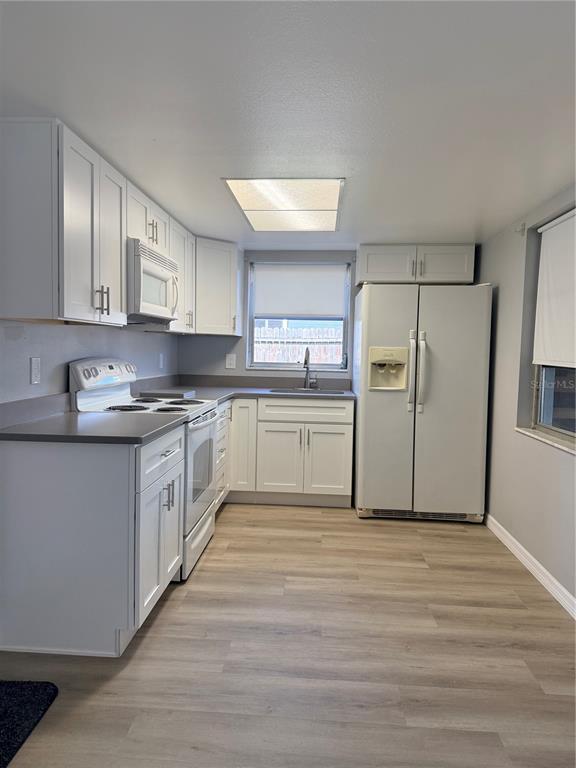 Foto del edificio - 8437 Luray Dr