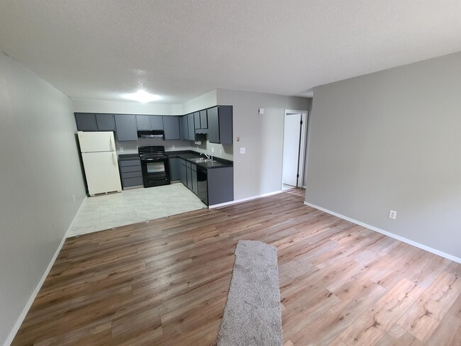 Building Photo - 515 Dewey Ave