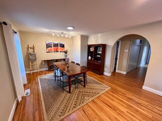 Foto del edificio - 2714 Hyder Ave SE