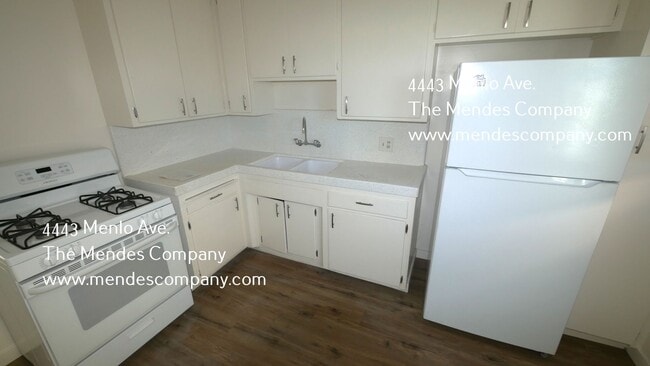 Foto del edificio - 4443 Menlo Ave