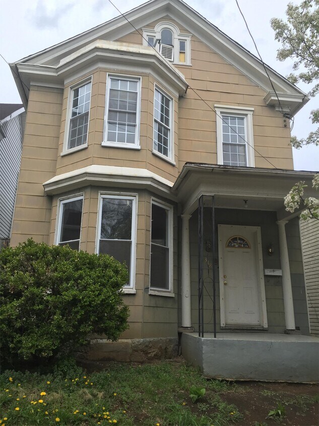 318 W Race St, Martinsburg, WV 25401 House Rental in Martinsburg, WV