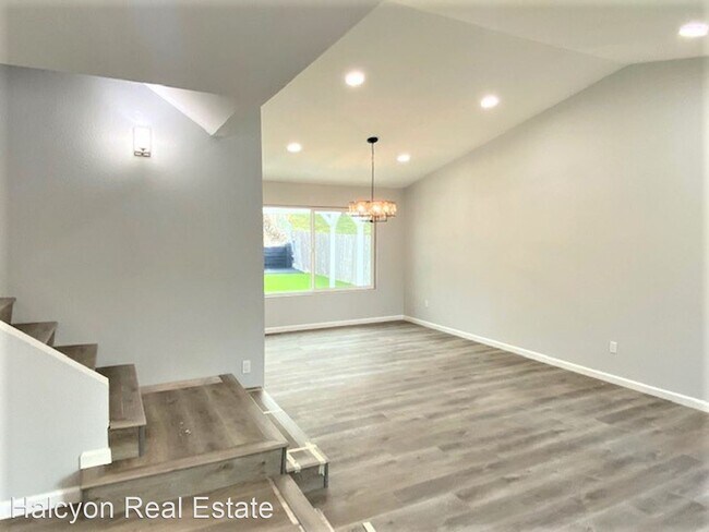 Building Photo - 4 br, 2.5 bath House - 9483 Aldabra Court