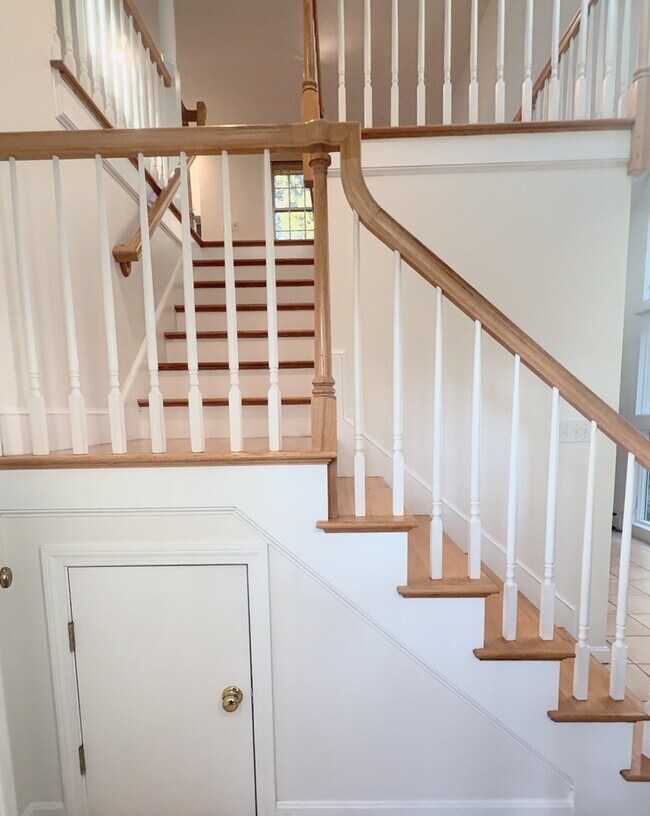 Foto del edificio - 94 Country Club Dr