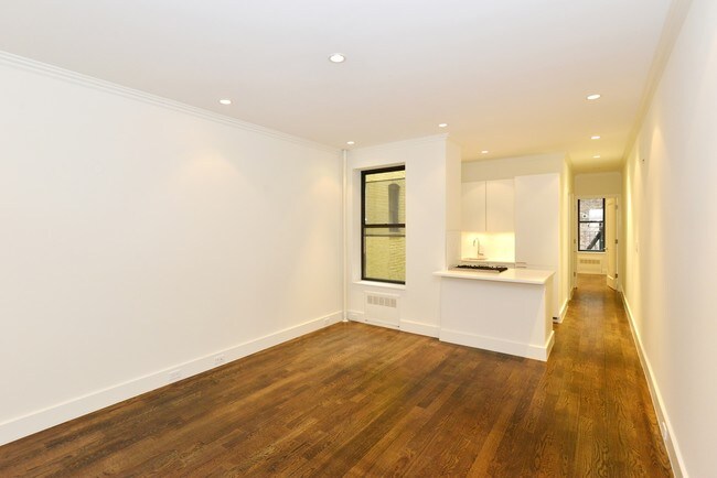 Living Area - 370 Columbus Avenue