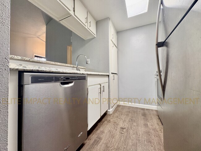 Foto del edificio - 1620 N Wilmot Rd