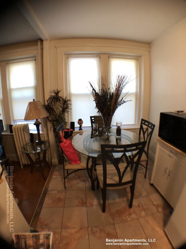 Foto del edificio - 110 Brainerd Rd