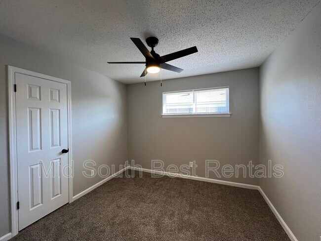 Foto del edificio - 2418 Charjean Cove