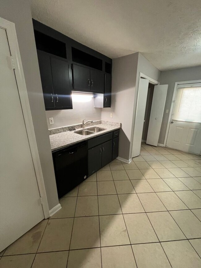 Building Photo - NOW AVAILABLE!!! Ranch 2 BEDROOM 2 BATHROO...