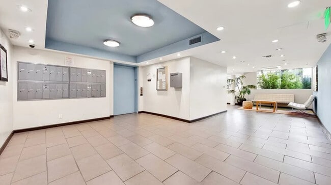 Building Photo - 4702 Fulton Ave