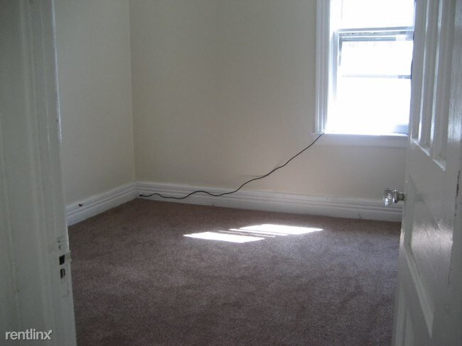 Foto del edificio - 3 br, 1 bath Apartment - 1503 Rugby Rd