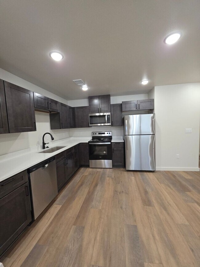 Foto del edificio - 703 W 12th St