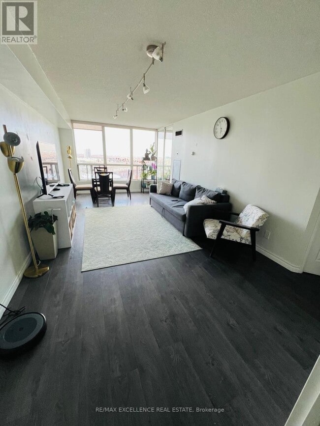 Photo du bâtiment - 4460-4460 Tucana Ct