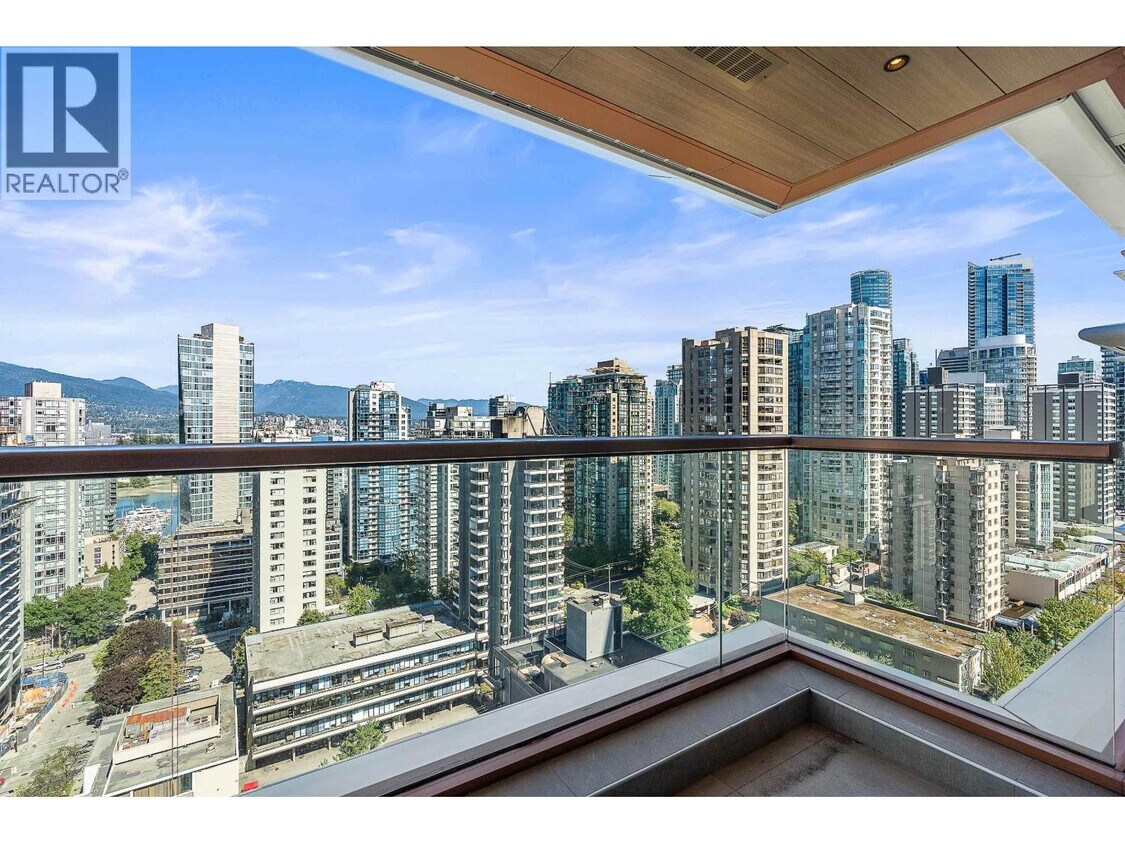 Primary Photo - 1482-1482 Robson St