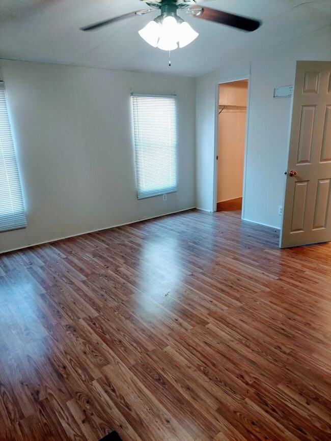 Building Photo - 5952 Deer Park Cir