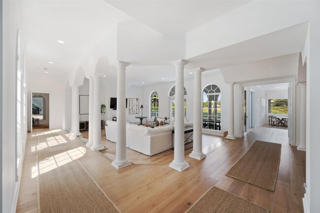 Foto del edificio - 2377 Golf Brook Dr