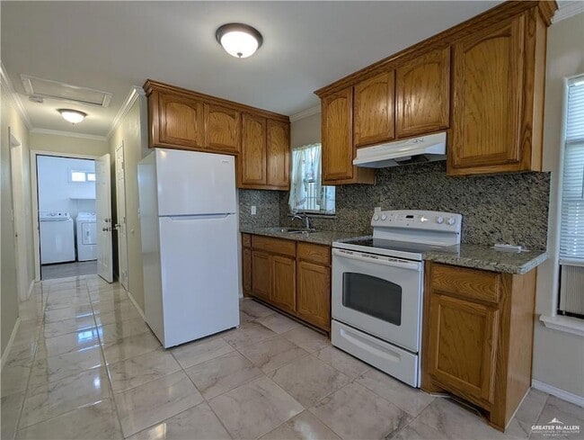 Building Photo - 209 N Kansas Ave