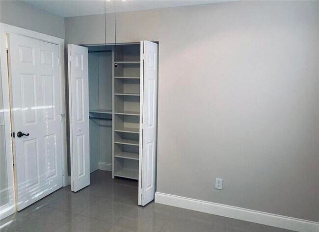 Foto del edificio - 22592 Lombard Ave