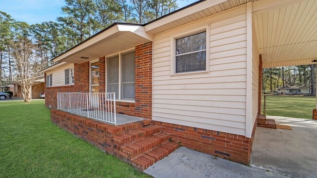 Building Photo - Cozy 3-Bedroom Home with Corner Lot in Rincon