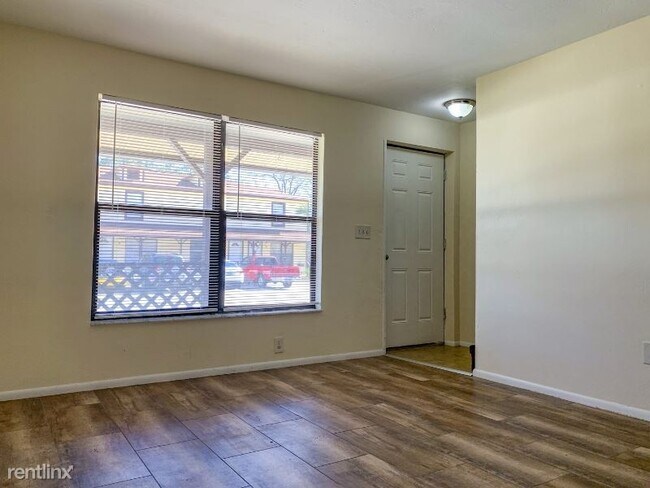 Foto del edificio - 580 Taylor Rd