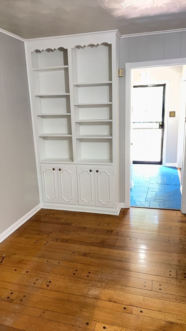 Building Photo - Spacious 3 bedroom 2 bath home for renr - ...