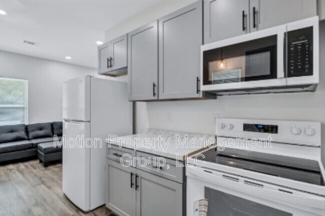 Foto del edificio - 700 Carmen Ave