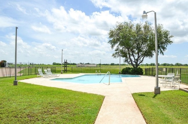 Pool - Parkway Villas