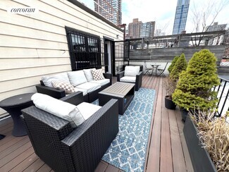 Building Photo - 38 W 69th St