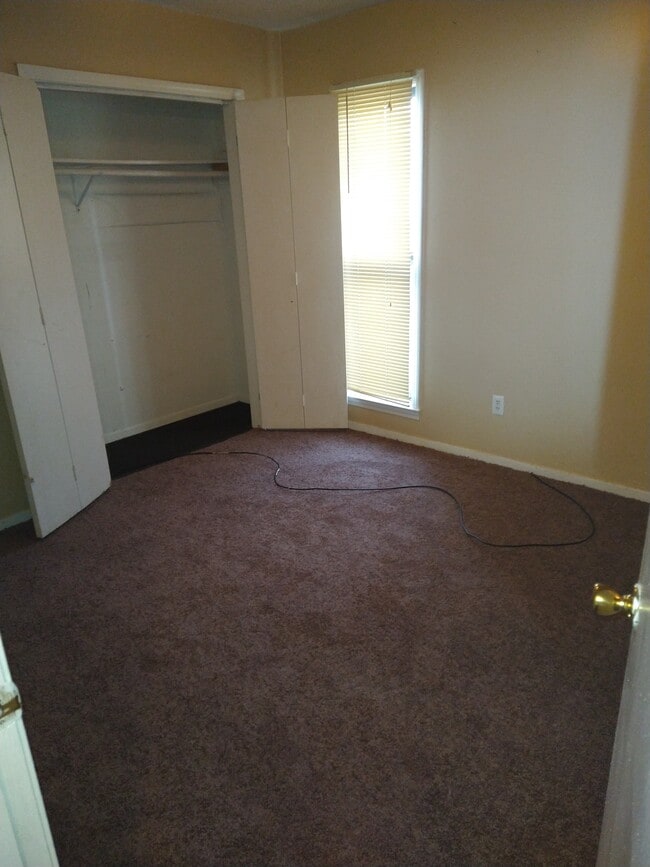 Building Photo - 3807 Walsingham Dr