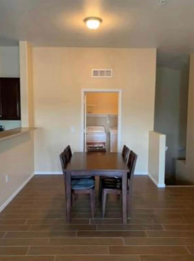 Foto del edificio - 356 N 169th Ave