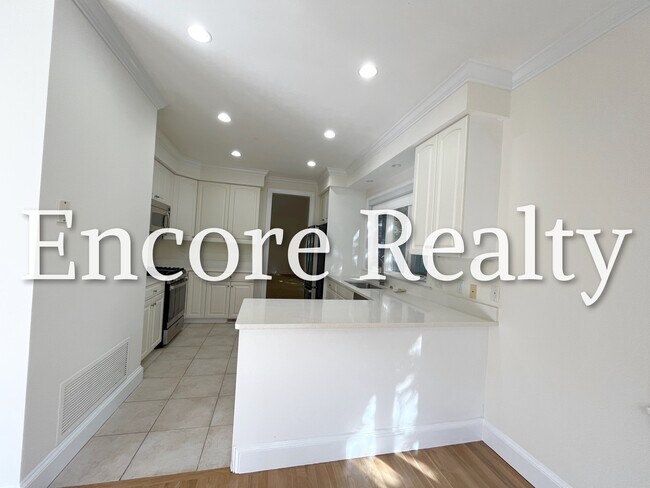 Building Photo - 906 W Roxbury Pky